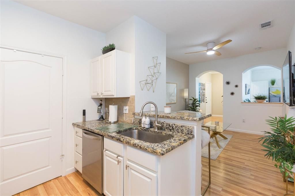 For Sale: $148,000 (1 beds, 1 baths, 830 Square Feet)