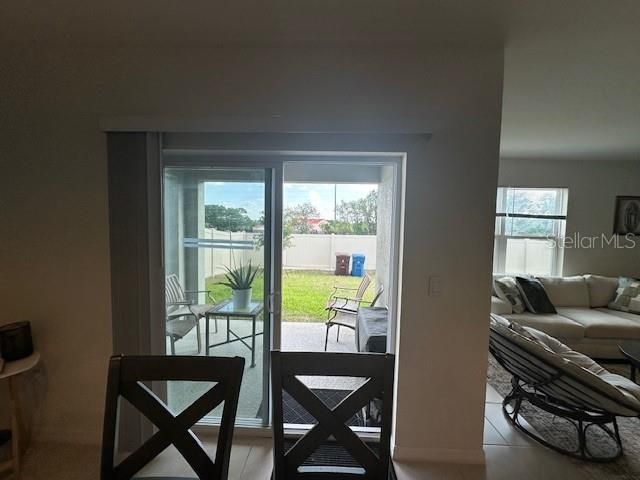 Под контрактом: $279,900 (4 спален, 2 ванн, 1867 Квадратных фут)