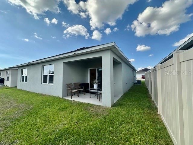 Под контрактом: $279,900 (4 спален, 2 ванн, 1867 Квадратных фут)