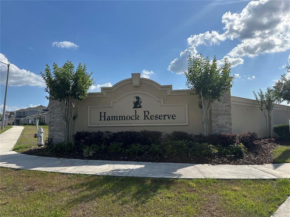 Под контрактом: $279,900 (4 спален, 2 ванн, 1867 Квадратных фут)