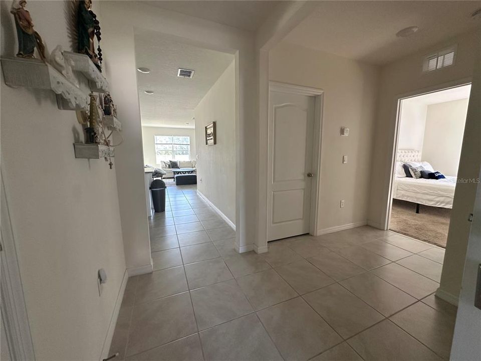 Под контрактом: $279,900 (4 спален, 2 ванн, 1867 Квадратных фут)