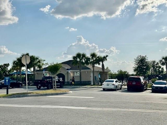 Под контрактом: $279,900 (4 спален, 2 ванн, 1867 Квадратных фут)