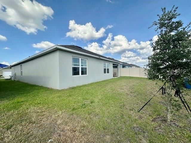 Под контрактом: $279,900 (4 спален, 2 ванн, 1867 Квадратных фут)