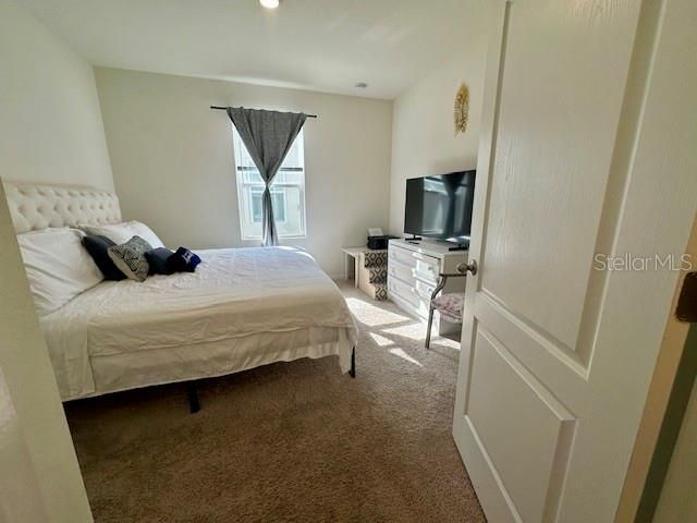 Под контрактом: $279,900 (4 спален, 2 ванн, 1867 Квадратных фут)