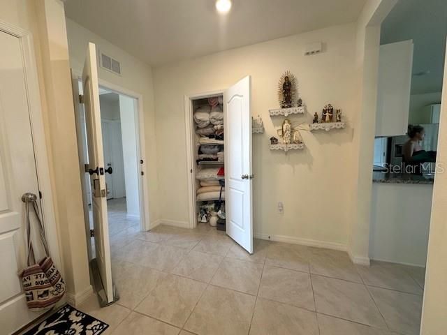 Под контрактом: $279,900 (4 спален, 2 ванн, 1867 Квадратных фут)