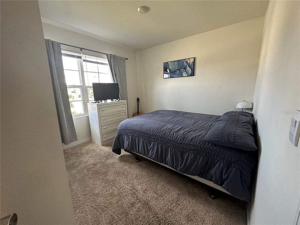 Под контрактом: $279,900 (4 спален, 2 ванн, 1867 Квадратных фут)