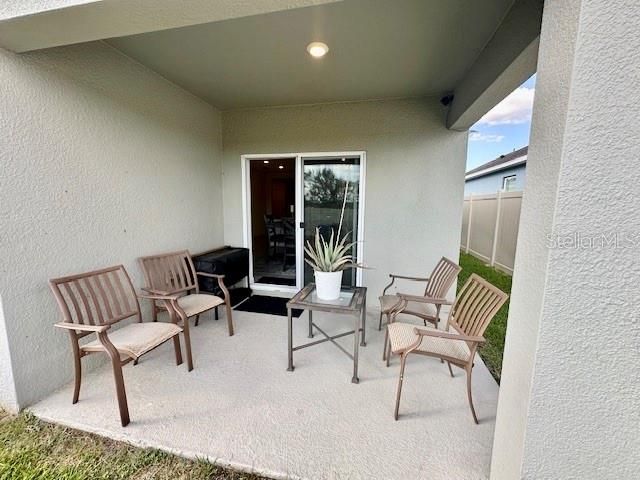 Под контрактом: $279,900 (4 спален, 2 ванн, 1867 Квадратных фут)