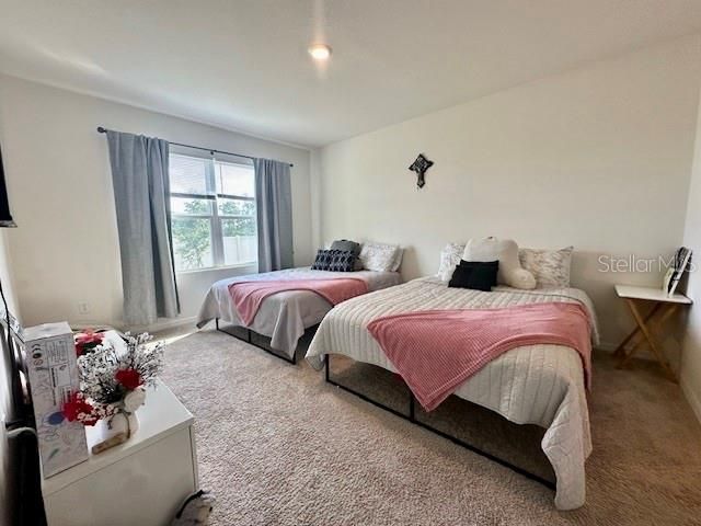 Под контрактом: $279,900 (4 спален, 2 ванн, 1867 Квадратных фут)