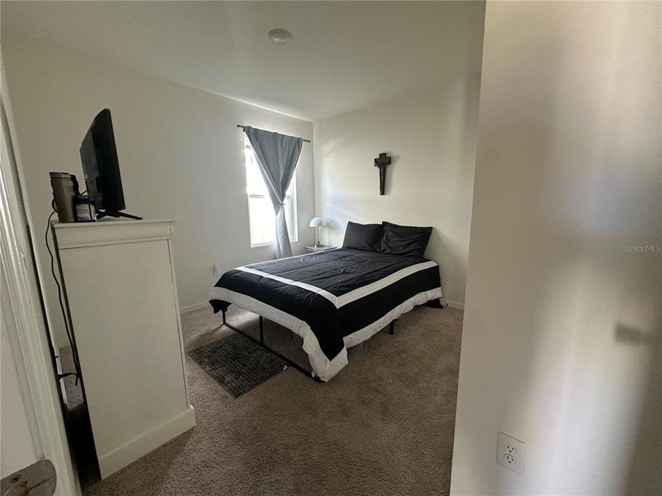 Под контрактом: $279,900 (4 спален, 2 ванн, 1867 Квадратных фут)