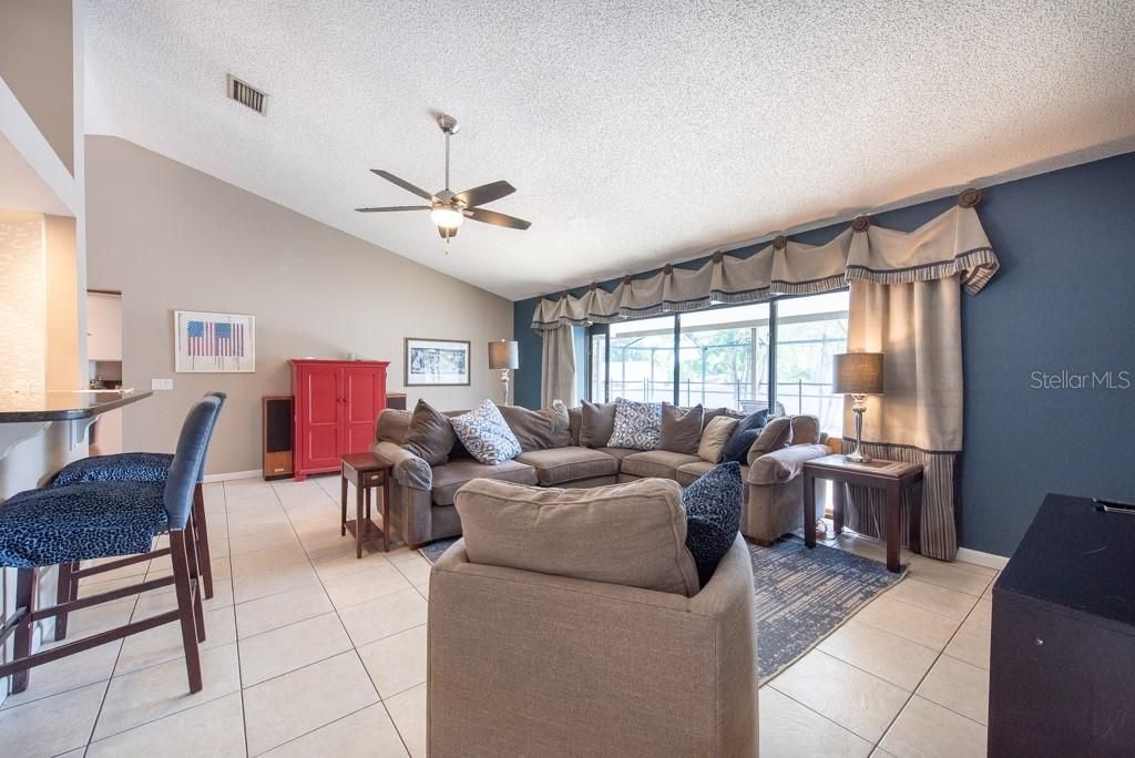 For Sale: $375,000 (3 beds, 2 baths, 1464 Square Feet)