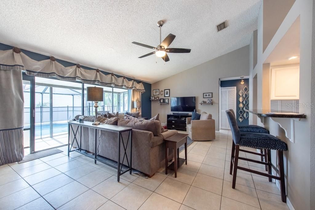 For Sale: $375,000 (3 beds, 2 baths, 1464 Square Feet)