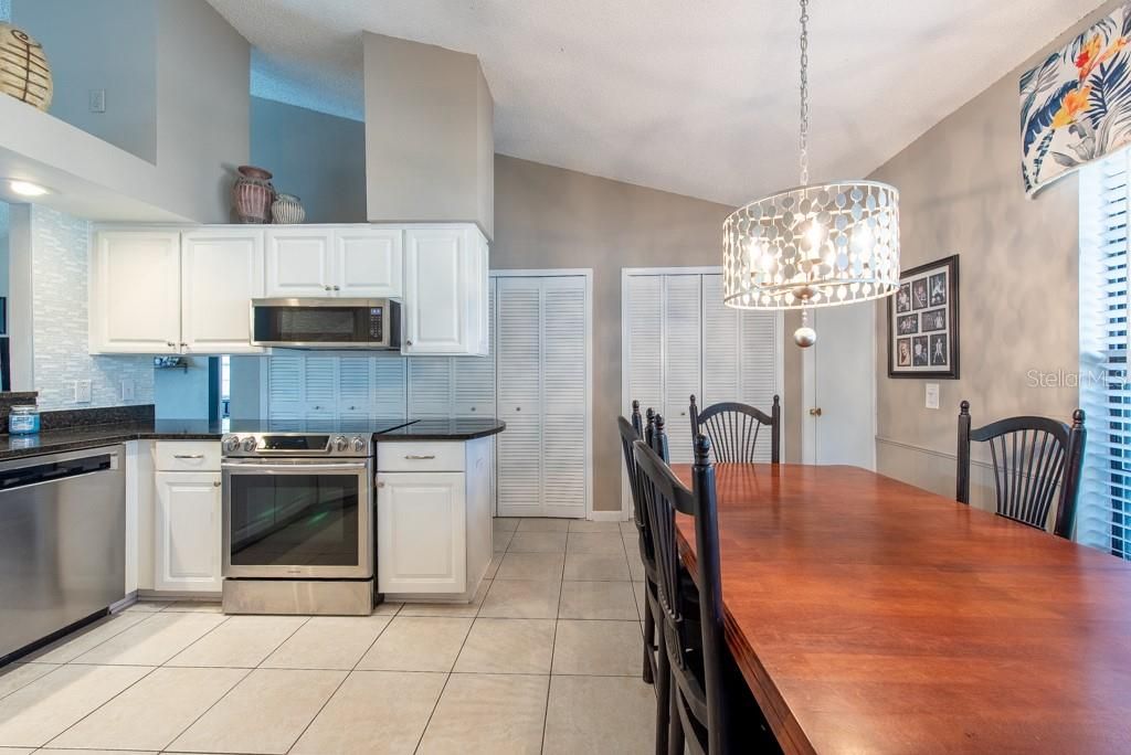 For Sale: $375,000 (3 beds, 2 baths, 1464 Square Feet)