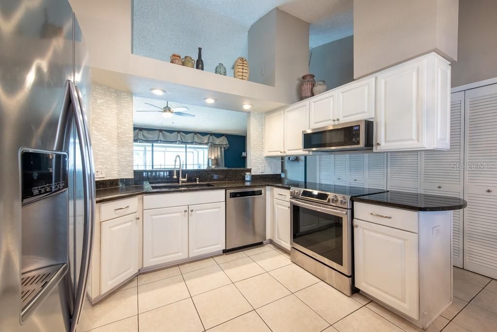 For Sale: $375,000 (3 beds, 2 baths, 1464 Square Feet)