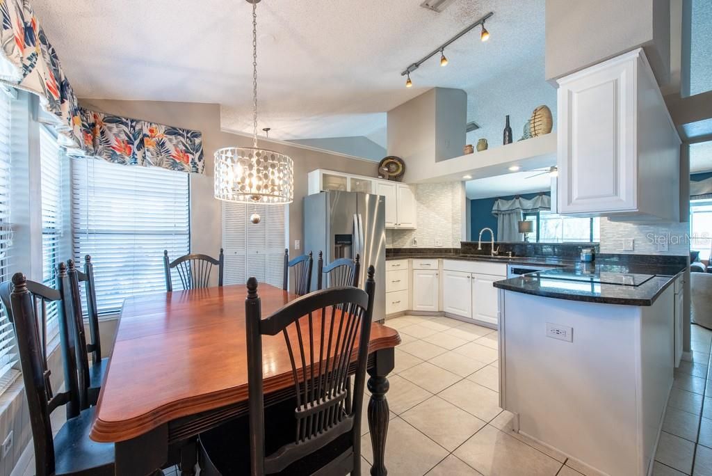 For Sale: $375,000 (3 beds, 2 baths, 1464 Square Feet)