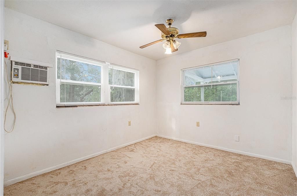 Active With Contract: $99,000 (3 beds, 1 baths, 816 Square Feet)