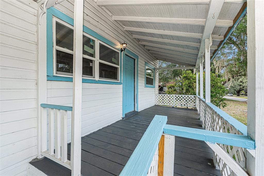 Active With Contract: $99,000 (3 beds, 1 baths, 816 Square Feet)