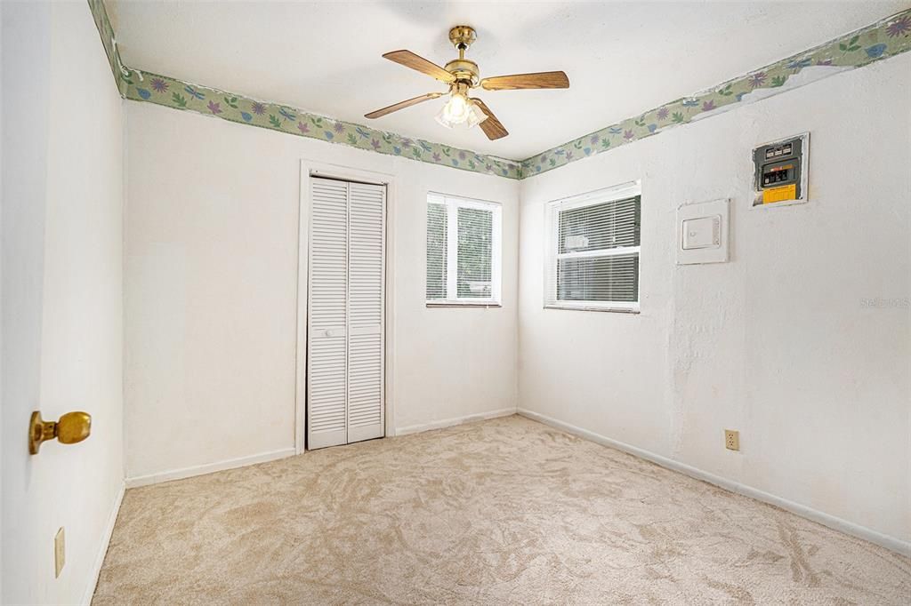 Active With Contract: $99,000 (3 beds, 1 baths, 816 Square Feet)