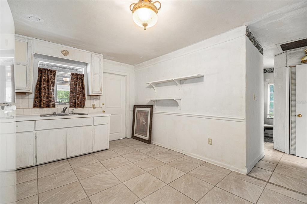 Active With Contract: $99,000 (3 beds, 1 baths, 816 Square Feet)