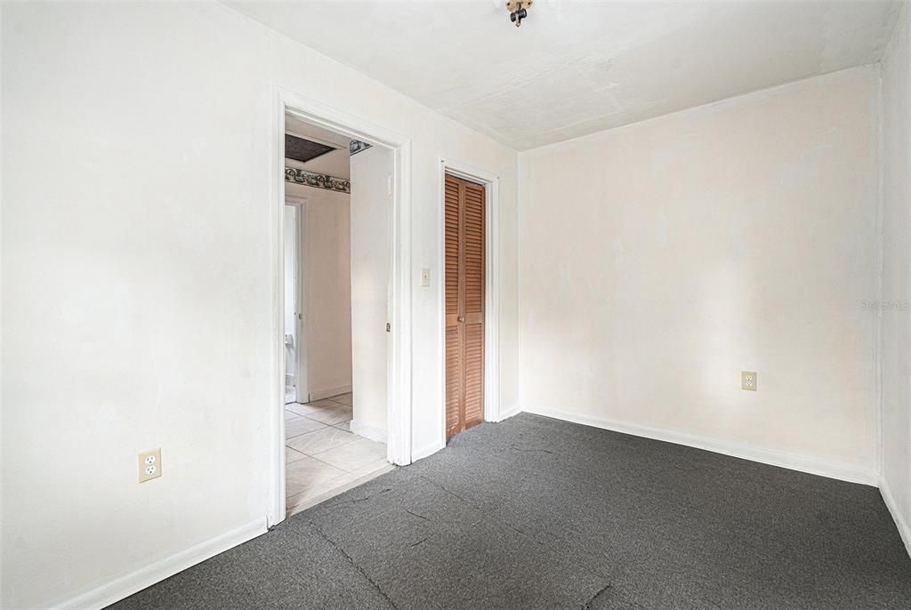 Active With Contract: $99,000 (3 beds, 1 baths, 816 Square Feet)