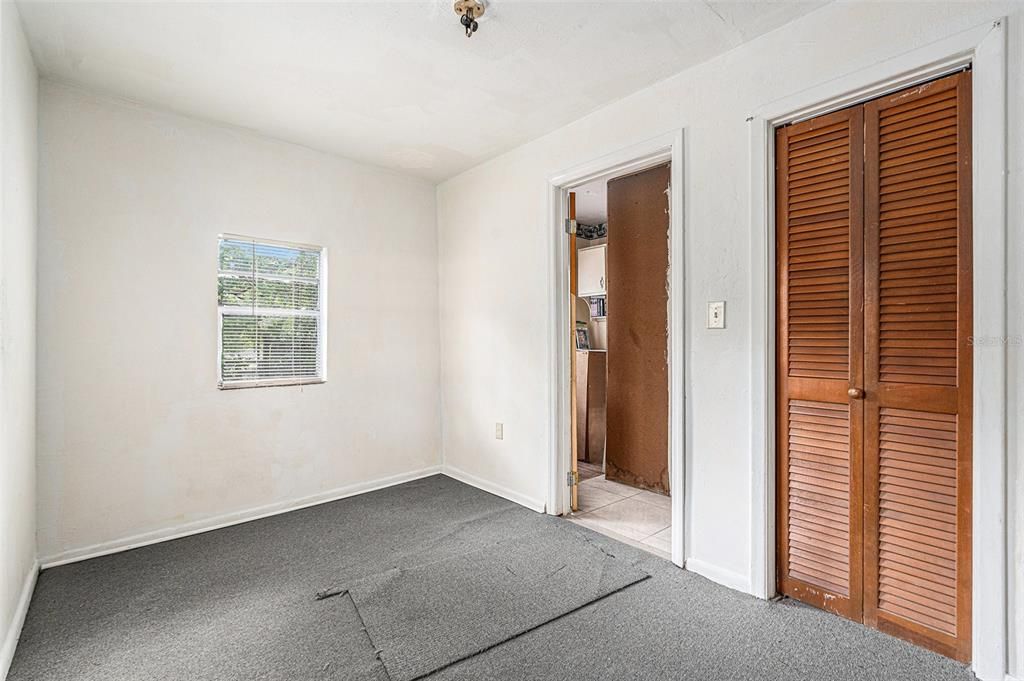 Active With Contract: $99,000 (3 beds, 1 baths, 816 Square Feet)