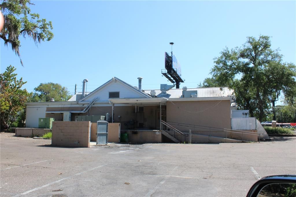 合同活跃: $1,900,000 (0 贝兹, 0 浴室, 7932 平方英尺)