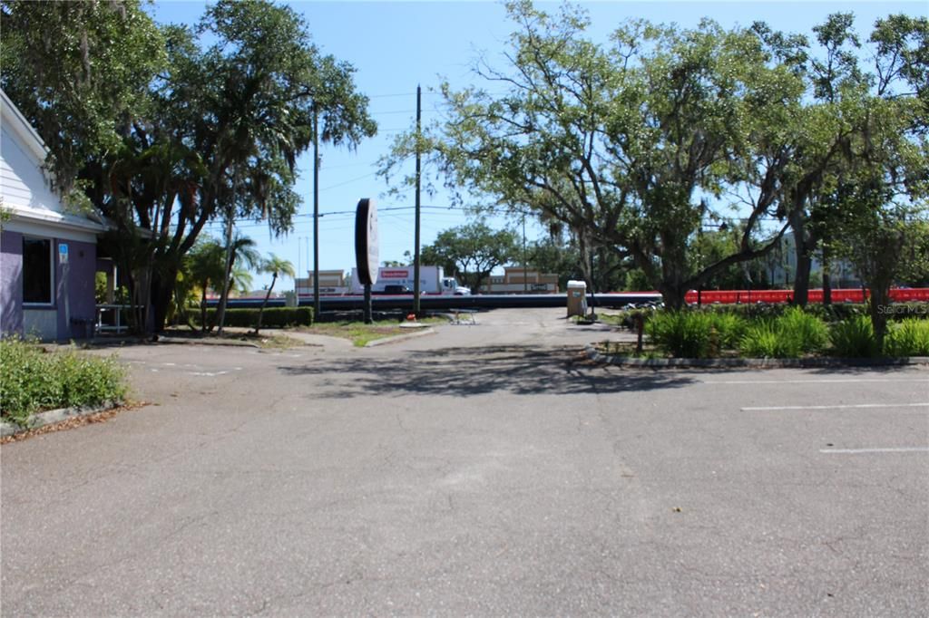 合同活跃: $1,900,000 (0 贝兹, 0 浴室, 7932 平方英尺)