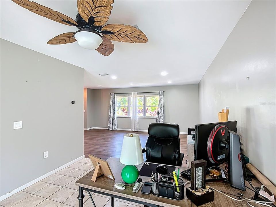 На продажу: $369,900 (3 спален, 2 ванн, 1764 Квадратных фут)