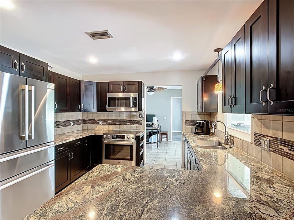 На продажу: $369,900 (3 спален, 2 ванн, 1764 Квадратных фут)