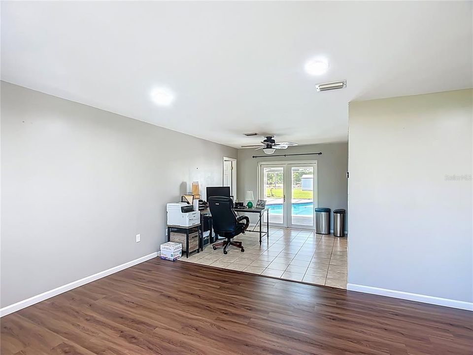 На продажу: $369,900 (3 спален, 2 ванн, 1764 Квадратных фут)