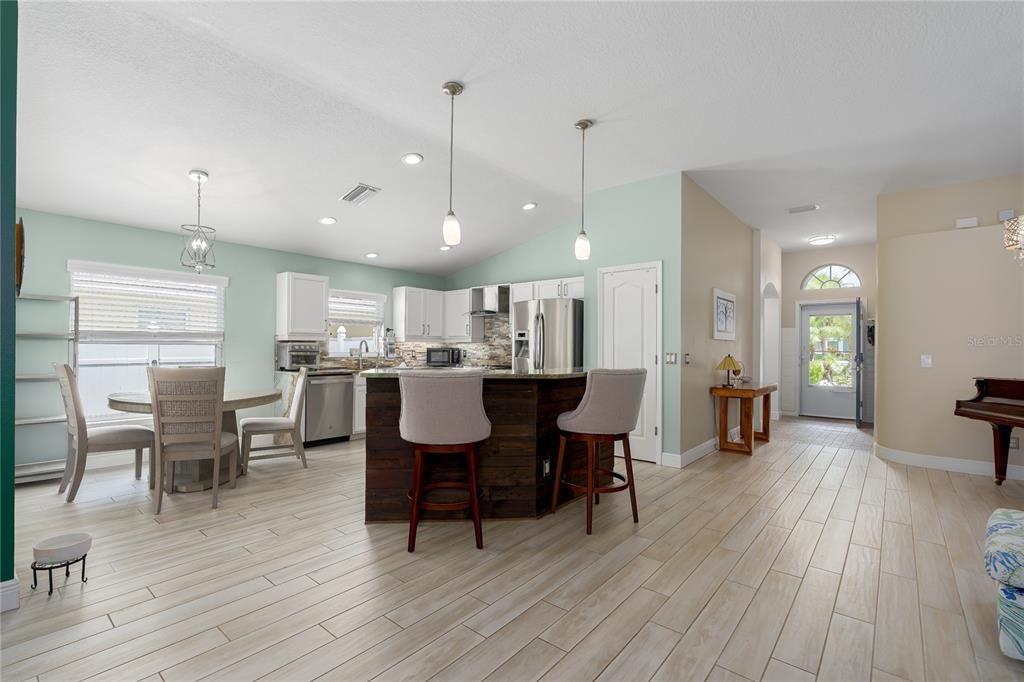 For Sale: $413,500 (3 beds, 2 baths, 1713 Square Feet)