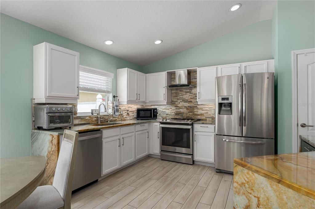 For Sale: $413,500 (3 beds, 2 baths, 1713 Square Feet)