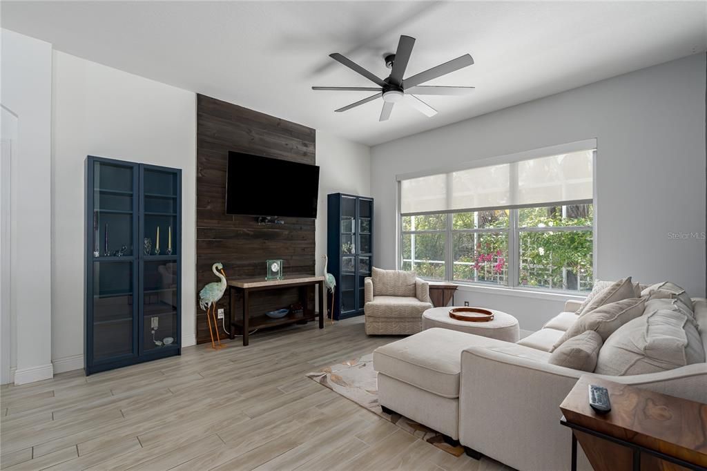 For Sale: $413,500 (3 beds, 2 baths, 1713 Square Feet)