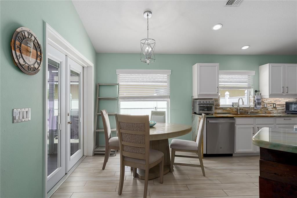 For Sale: $413,500 (3 beds, 2 baths, 1713 Square Feet)