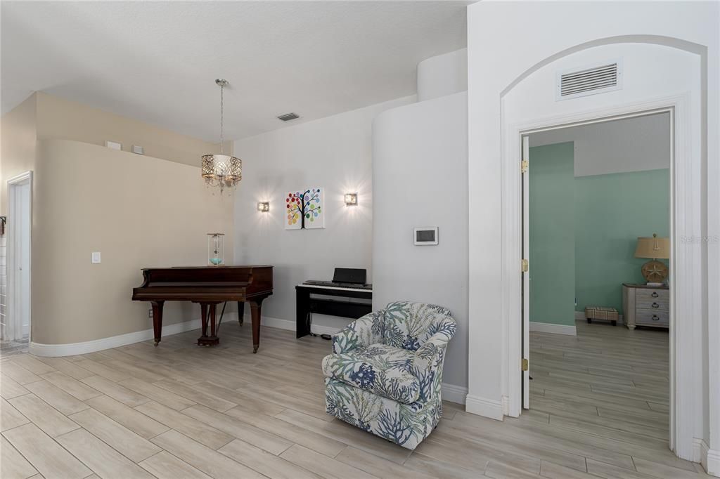 For Sale: $413,500 (3 beds, 2 baths, 1713 Square Feet)