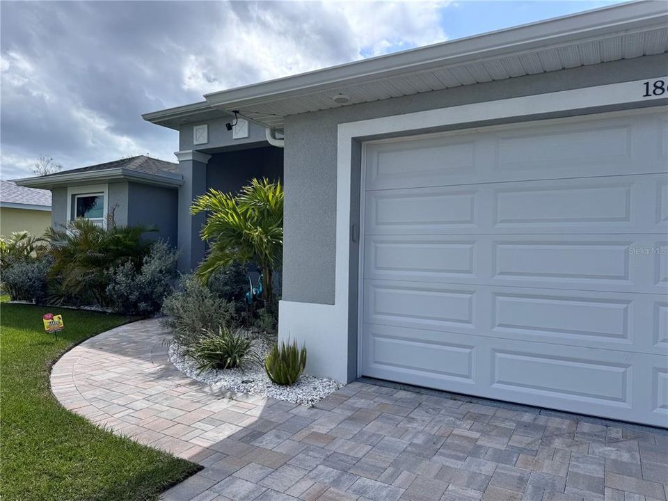 Recently Rented: $3,300 (3 beds, 2 baths, 1636 Square Feet)