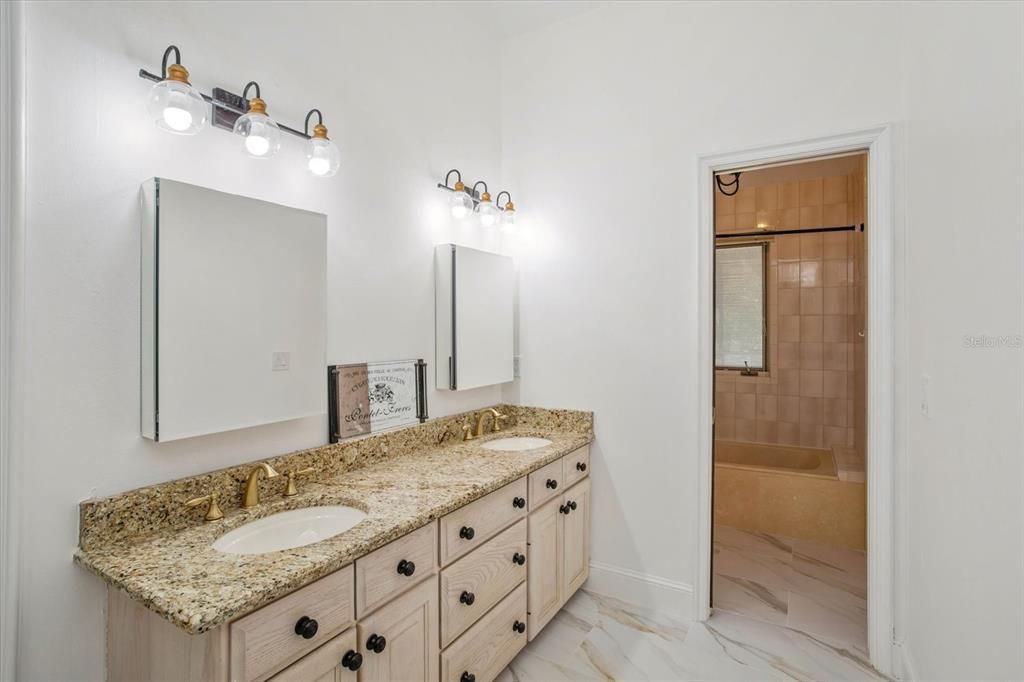 待售: $2,995,000 (6 贝兹, 5 浴室, 6819 平方英尺)