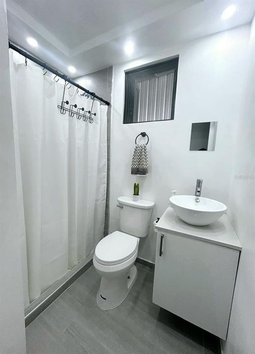 На продажу: $176,000 (2 спален, 2 ванн, 200 Квадратных фут)