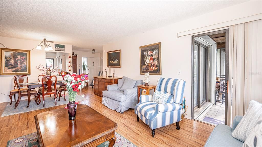 For Sale: $234,900 (2 beds, 2 baths, 1120 Square Feet)