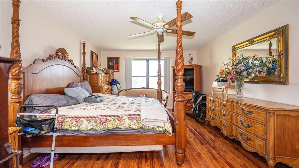 For Sale: $234,900 (2 beds, 2 baths, 1120 Square Feet)