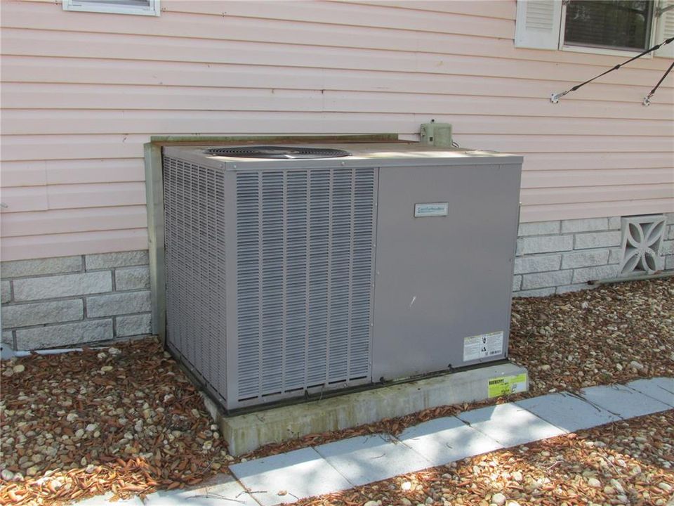 待售: $150,000 (2 贝兹, 2 浴室, 1080 平方英尺)