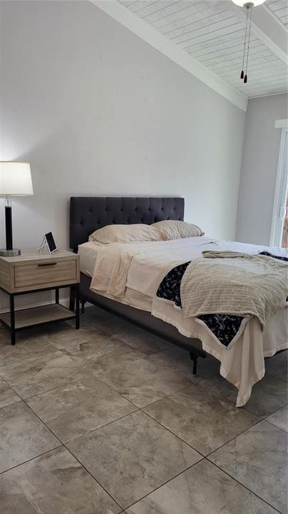 Под контрактом: $1,400 (2 спален, 1 ванн, 847 Квадратных фут)