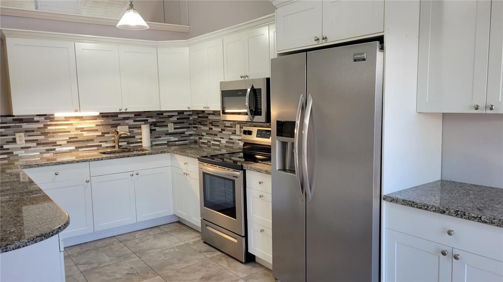 Под контрактом: $1,400 (2 спален, 1 ванн, 847 Квадратных фут)