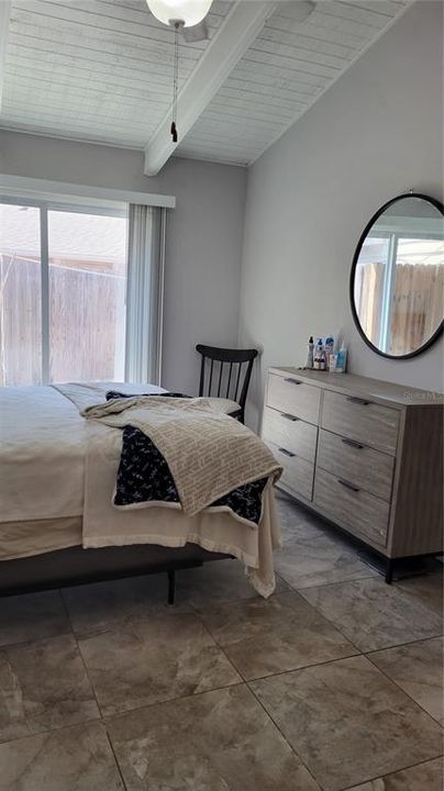 Под контрактом: $1,400 (2 спален, 1 ванн, 847 Квадратных фут)