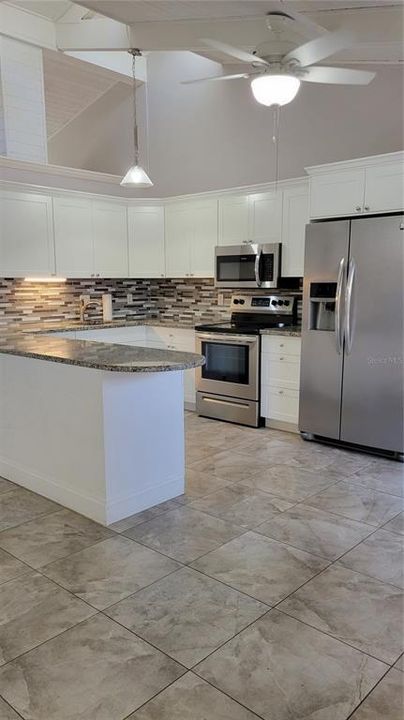 Под контрактом: $1,400 (2 спален, 1 ванн, 847 Квадратных фут)