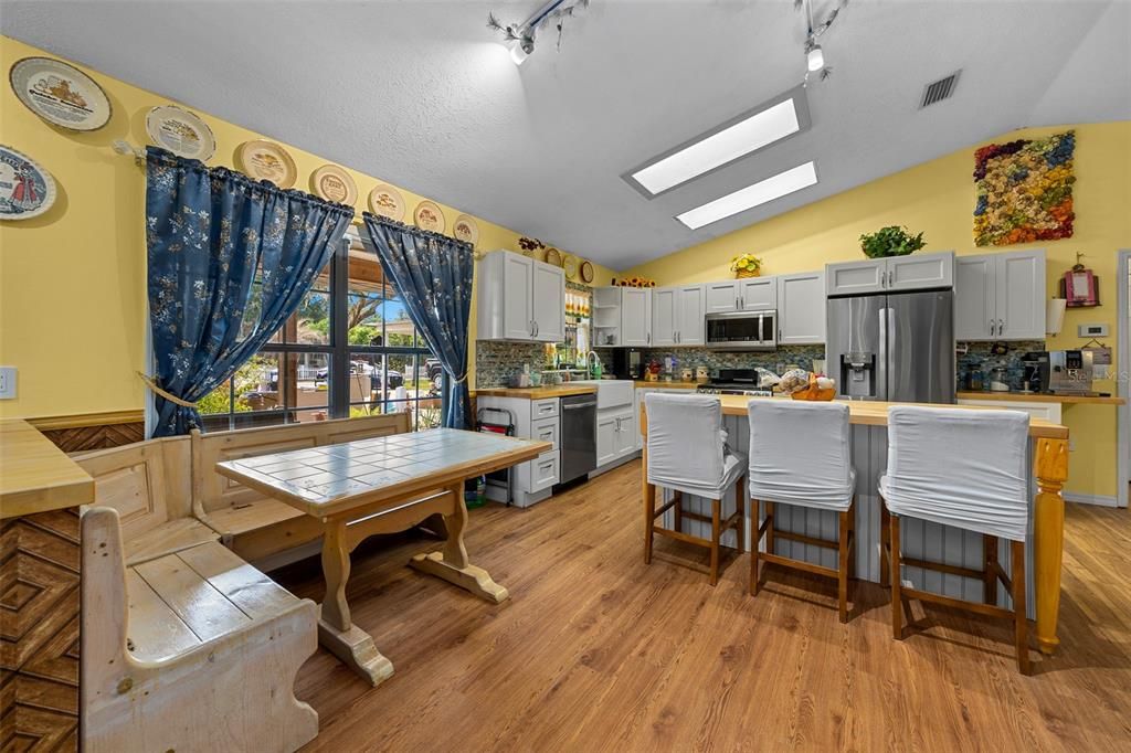 En Venta: $295,000 (3 camas, 2 baños, 1883 Pies cuadrados)