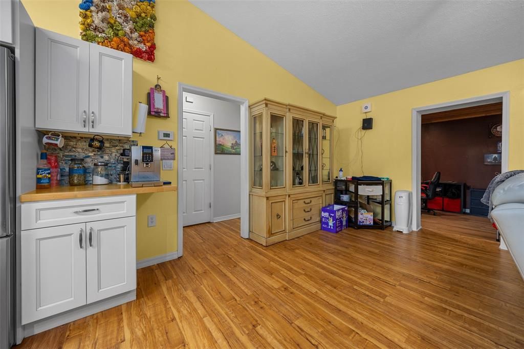 En Venta: $295,000 (3 camas, 2 baños, 1883 Pies cuadrados)