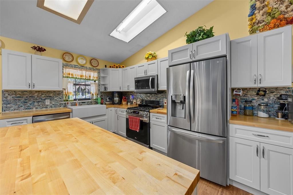 En Venta: $295,000 (3 camas, 2 baños, 1883 Pies cuadrados)