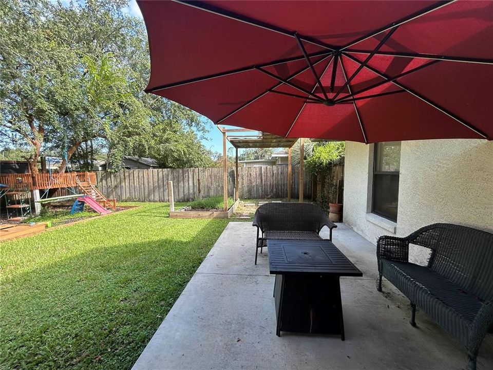 En Venta: $295,000 (3 camas, 2 baños, 1883 Pies cuadrados)