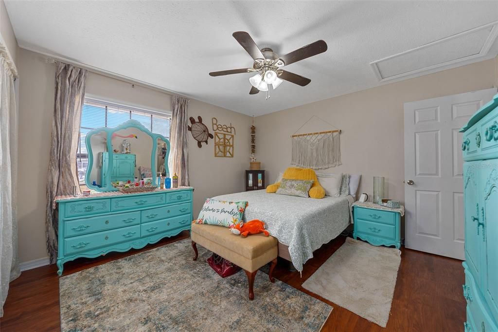 En Venta: $295,000 (3 camas, 2 baños, 1883 Pies cuadrados)