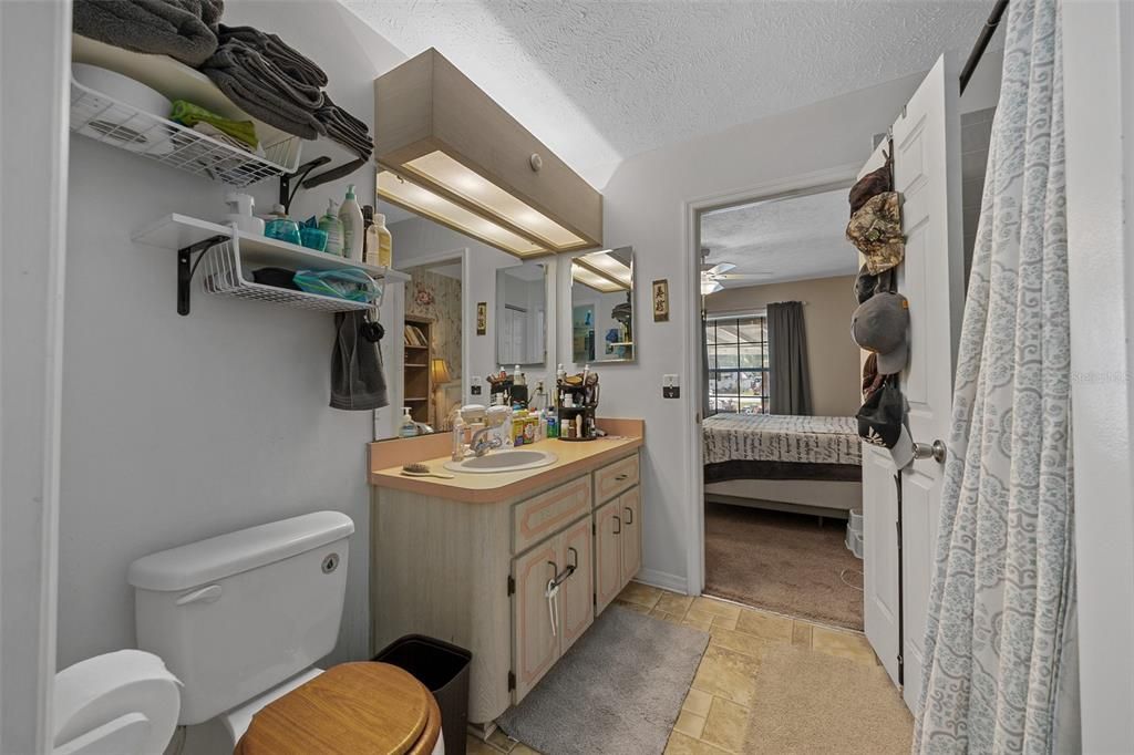 En Venta: $295,000 (3 camas, 2 baños, 1883 Pies cuadrados)